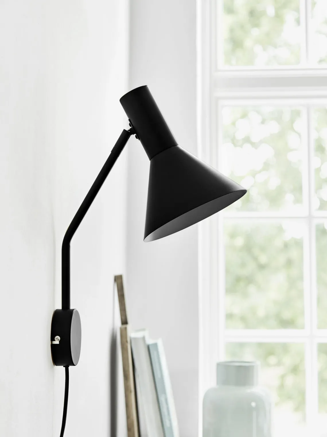 Discount Frandsen Applique murale design ajustable Lyss Noir