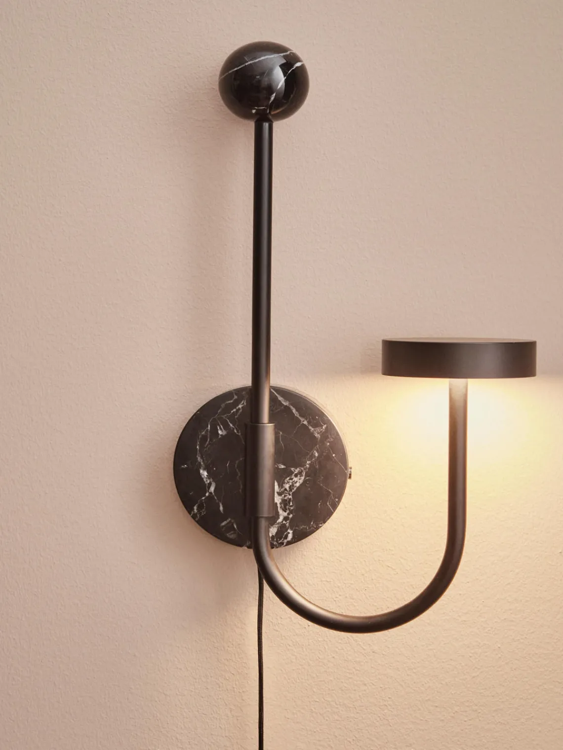 Outlet AYTM Applique murale LED avec prise secteur Grasil