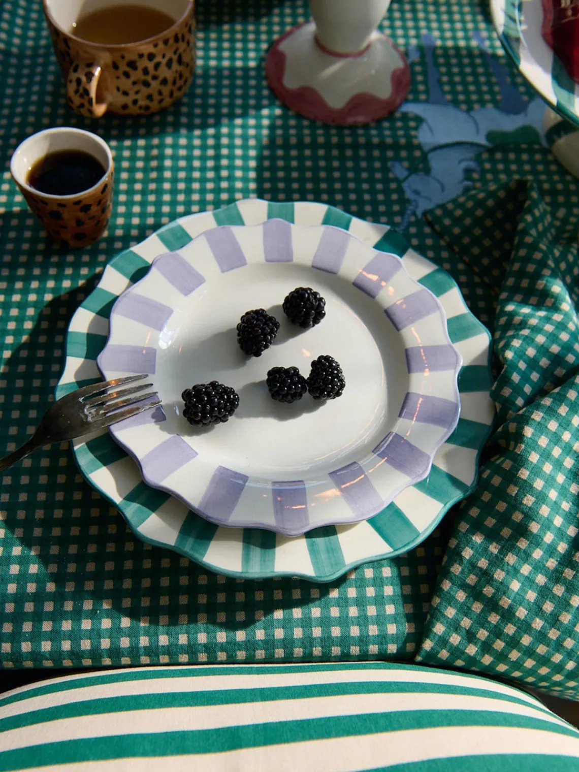 Fashion Anna + Nina Assiette à dessert peinte à la main Lilac Scalloped