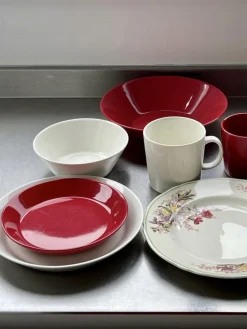 Outlet iittala Assiette creuse en porcelaine Teema Lie de vin