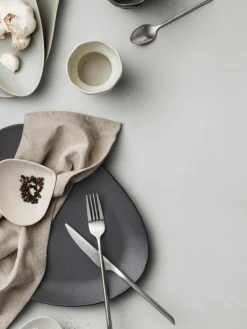 Hot Broste Copenhagen Assiette plate fait à la main de forme organique Limfjord
