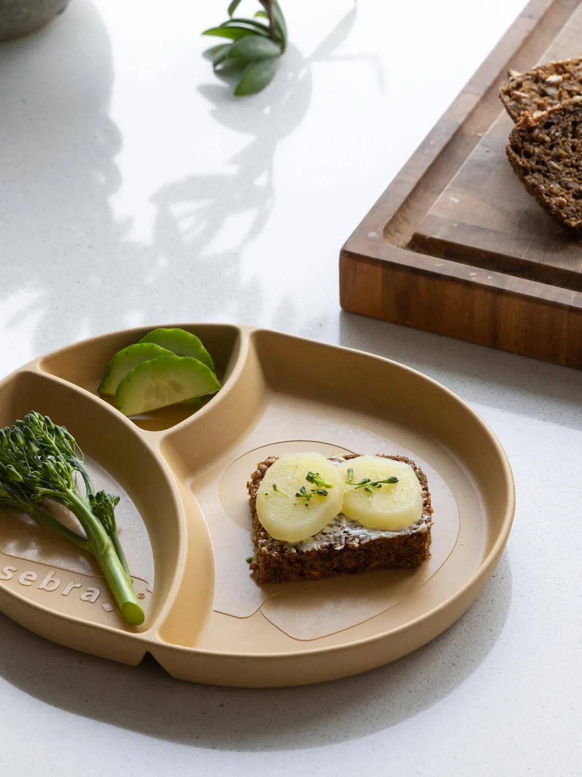 Best Sebra Assiette pour enfant avec compartiments Mums Ocre