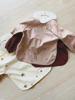 Clearance Konges Slojd Bavoirs avec manches Cherry, 2 élém. Motif cerise