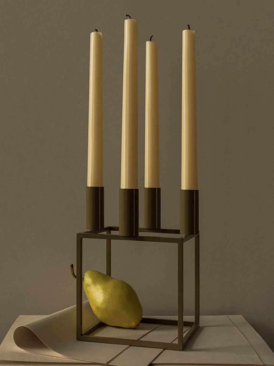 Best Audo Copenhagen Bougeoir en métal Kubus Vert olive
