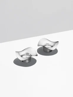 Fashion GEORG JENSEN Bougeoirs en acier inoxydable Cobra, 2 pièces Acier inoxydable, haute brillance