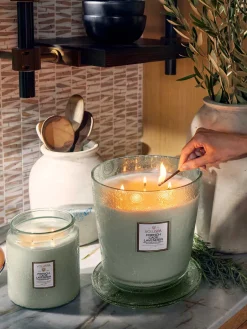 Online Voluspa Bougie parfumée artisanale à cinq mèches Japonica Collection (bois de cade, verveine & lavande) Bois de cade français, verveine & lavande bulgare