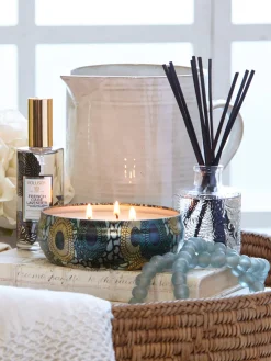 Best Voluspa Bougie parfumée artisanale à trois mèches Japonica Collection (bois de cade, verveine & lavande) Bois de cade français, verveine & lavande bulgare