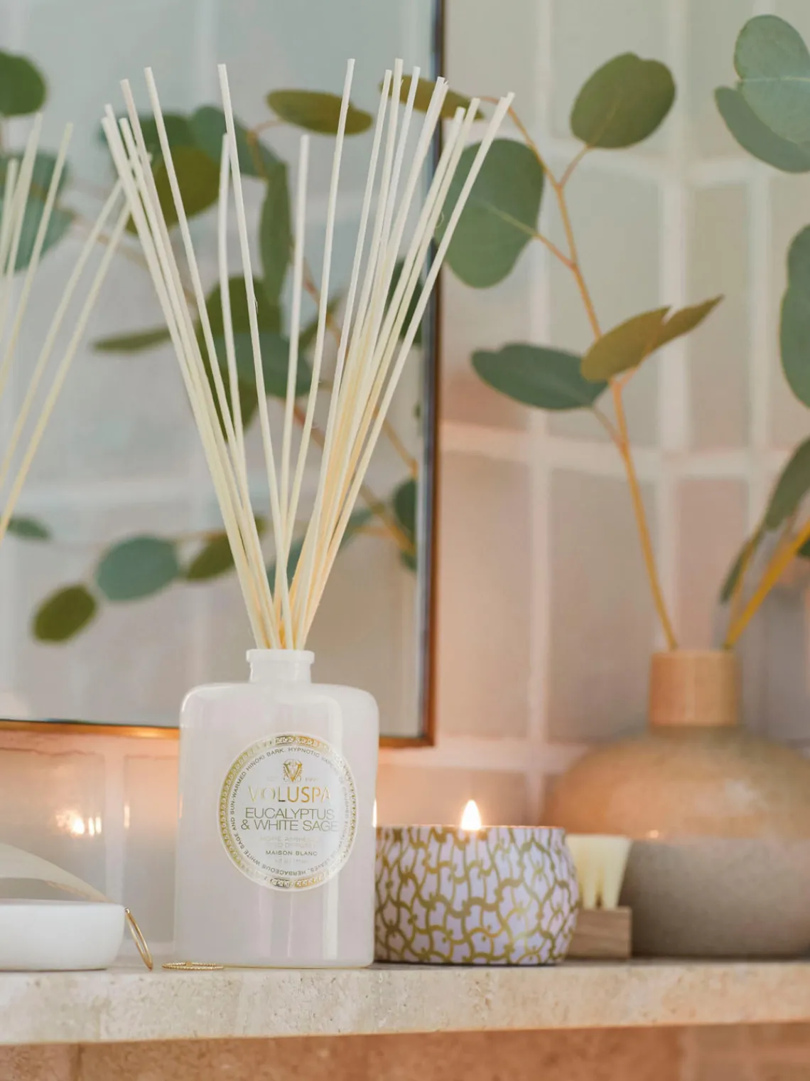 Best Voluspa Bougie parfumée artisanale Maison Blanc (eucalyptus, cardamome, sauge & écorce d'hinoki)
