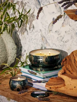 Sale Voluspa Bougie parfumée artisanale Japonica Collection (bois de cade, verveine & lavande) Bois de cade français, verveine & lavande bulgare