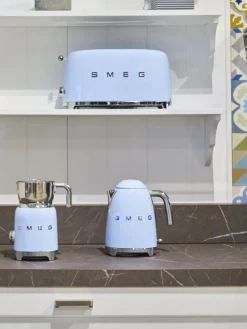 Fashion Smeg Bouilloire 50's Style, 1,7 L Bleu ciel, haute brillance