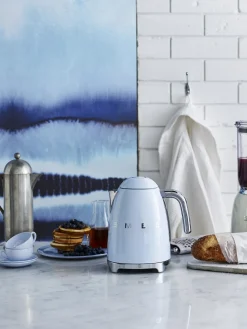 Fashion Smeg Bouilloire 50's Style, 1,7 L Bleu ciel, haute brillance