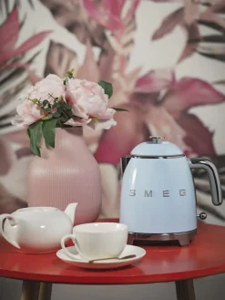 Sale Smeg Bouilloire 50's Style, 800 mL Bleu ciel, haute brillance