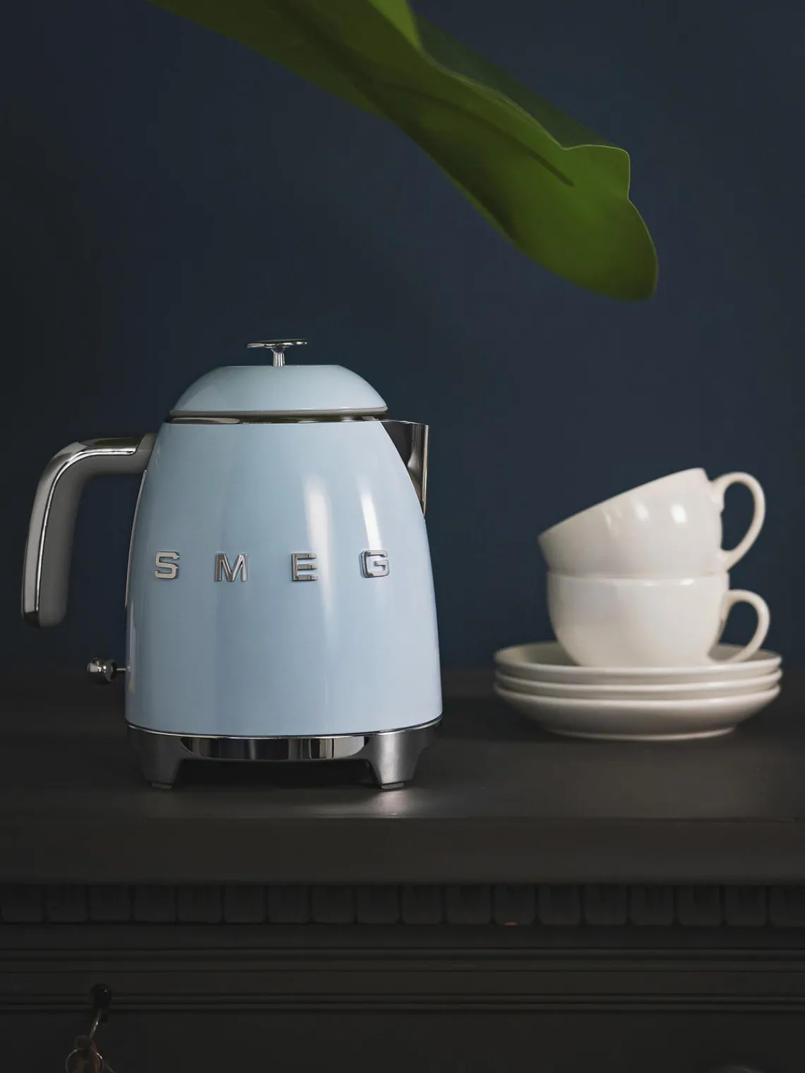 Sale Smeg Bouilloire 50's Style, 800 mL Bleu ciel, haute brillance