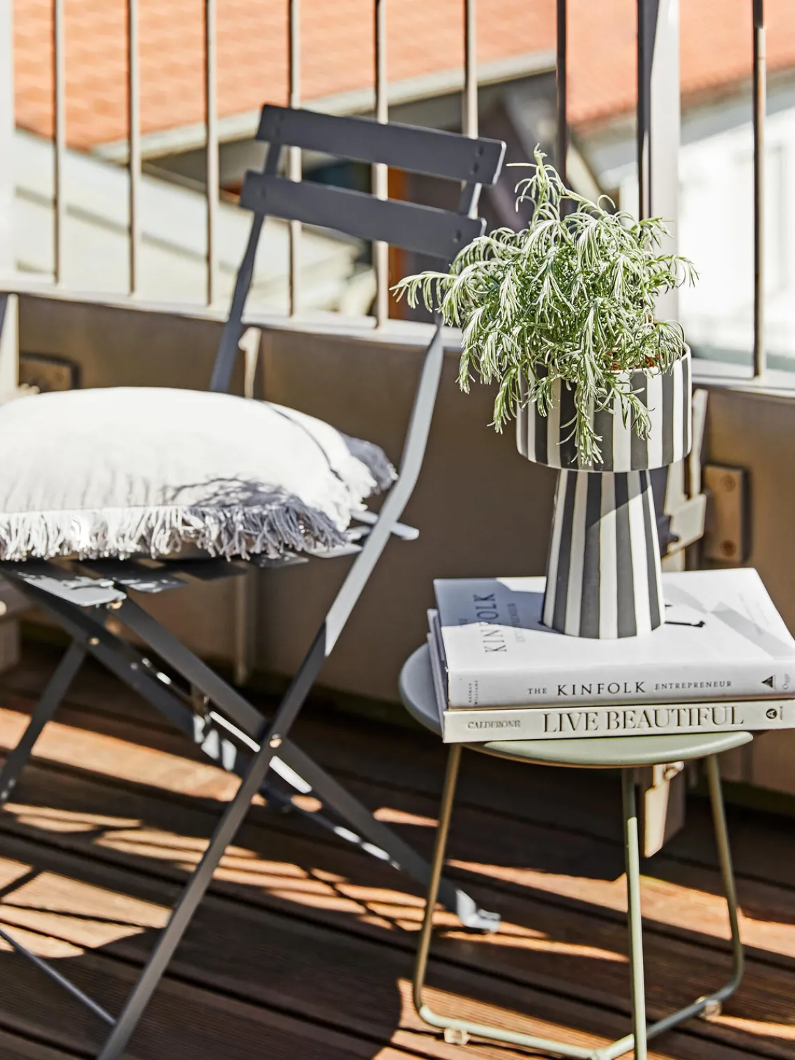 Best Oyoy Living Design Cache-pot en céramique Toppu, haut. 24 cm Blanc, noir