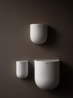 New DBKD Cache-pot mural Cut, larg. 21 cm Blanc cassé, mat