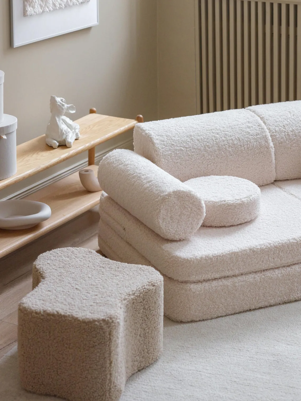 Hot Wigiwama Canapé modulable enfant en tissu peluche Sugar Peluche blanc cassé
