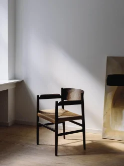 Hot Mater Chaise à accoudoirs en bois de hêtre avec assise tressée faite main Nestor Beige clair, bois de hêtre noir laqué