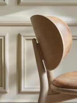 Discount Mater Chaise en bois artisanale avec assise en cuir Rocker Cuir beige, bois de chêne clair