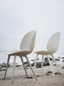 Online GUBI Chaise en plastique Beetle Beige clair, mat