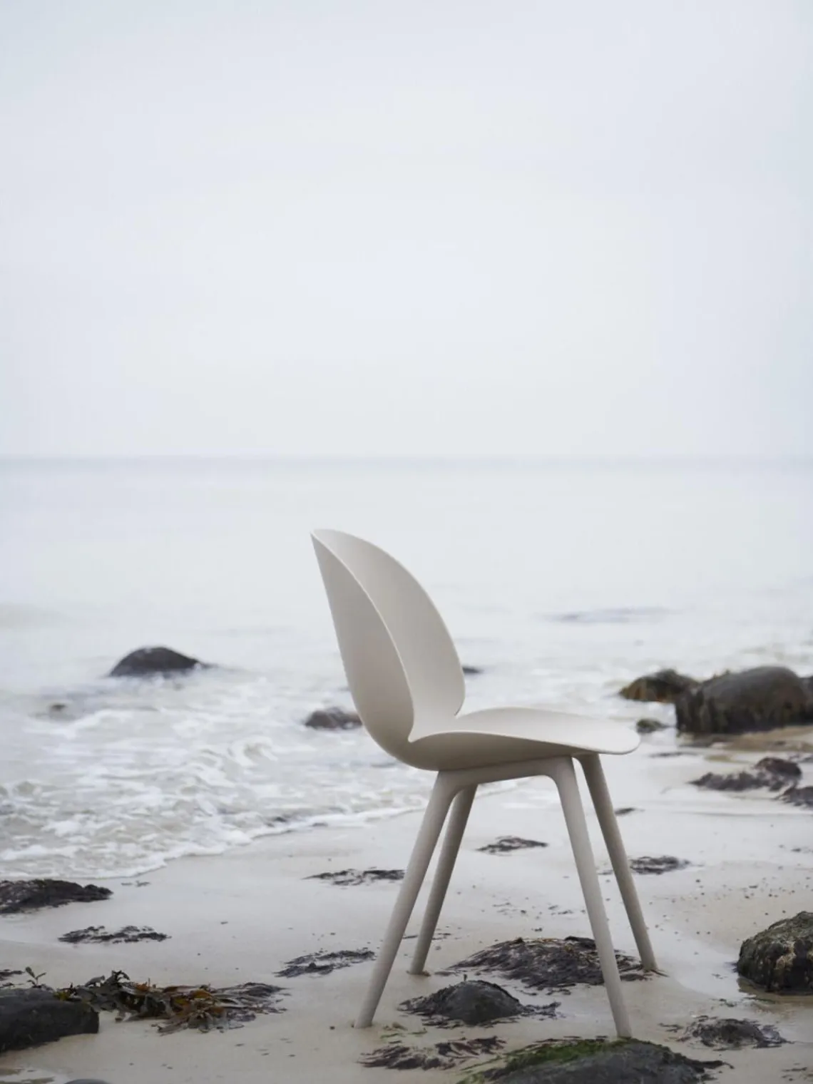 Clearance GUBI Chaise en plastique Beetle Blanc, mat