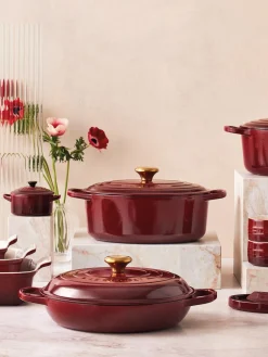 Sale LE CREUSET Cocotte ovale en fonte émaillée Signature Collection Lie de vin, doré