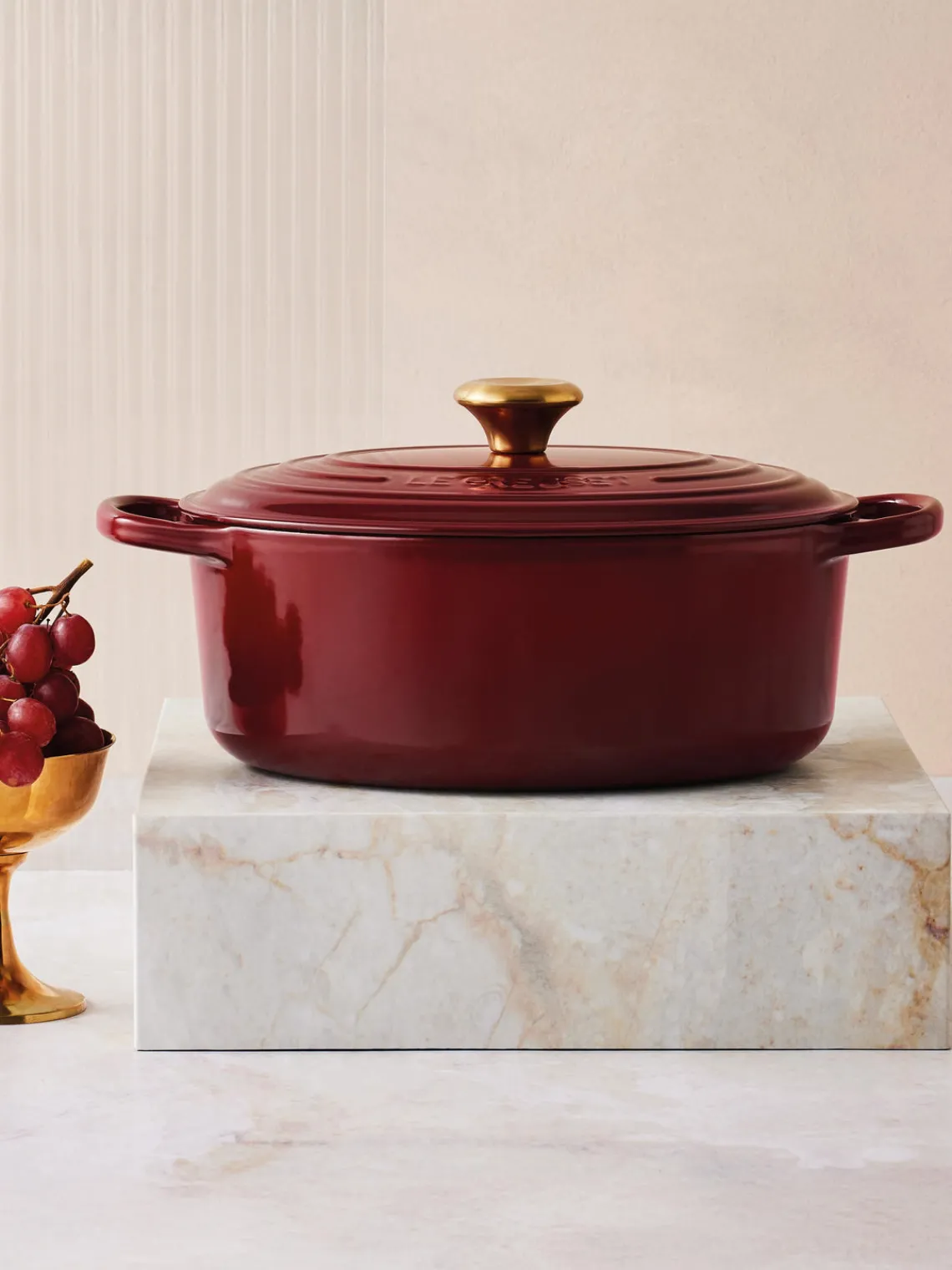 Sale LE CREUSET Cocotte ovale en fonte émaillée Signature Collection Lie de vin, doré