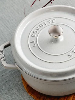Online Staub Cocotte ronde en fonte La Cocotte Gris clair, haute brillance