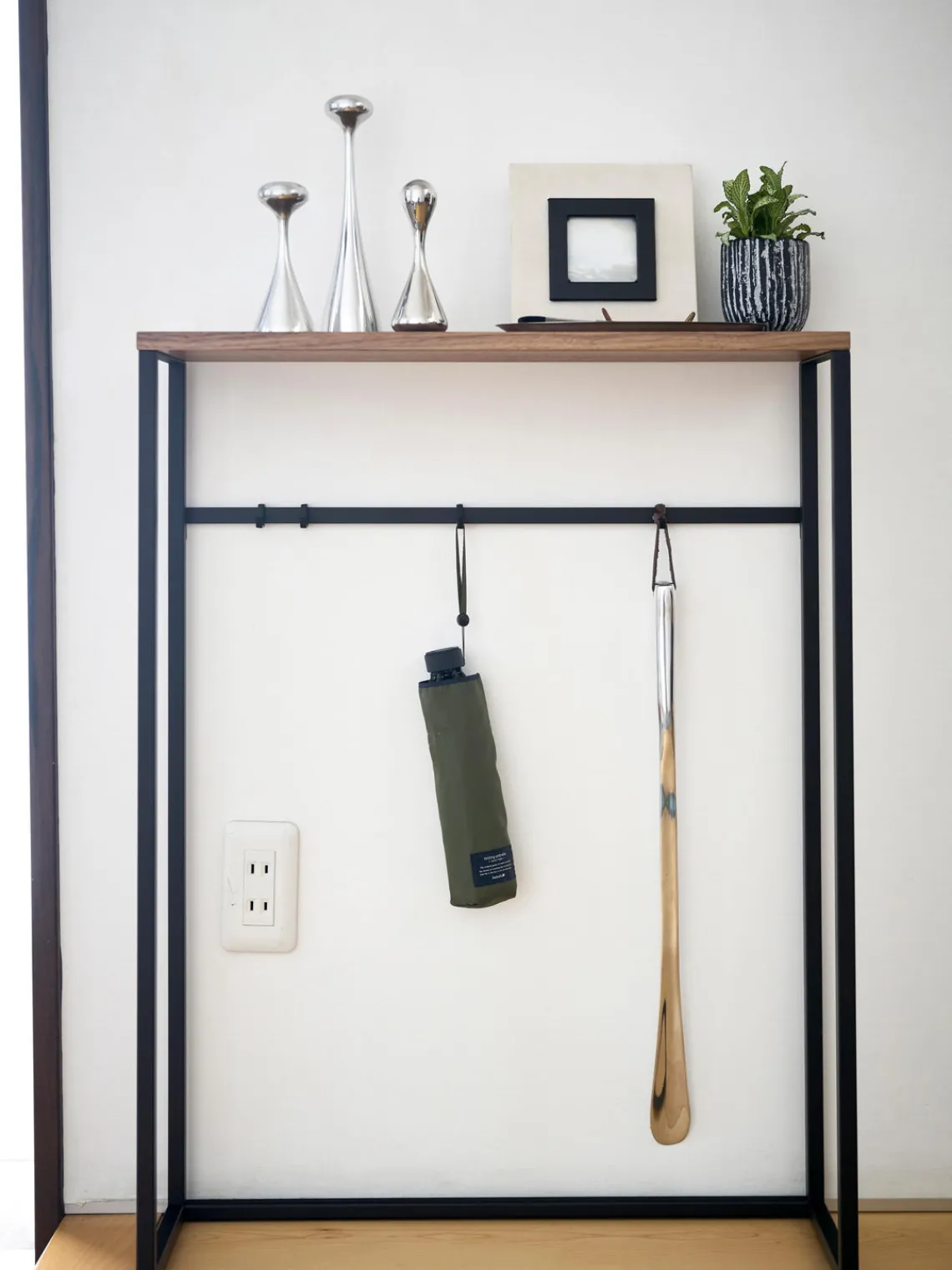 Clearance Yamazaki Console étroite Tower Noir, bois foncé