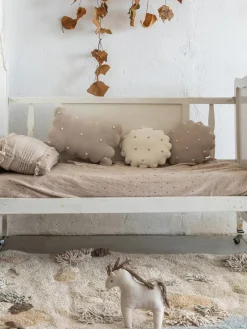 Fashion Lorena Canals Coussin douillet en coton brodé à la main Biscuit Taupe, blanc cassé