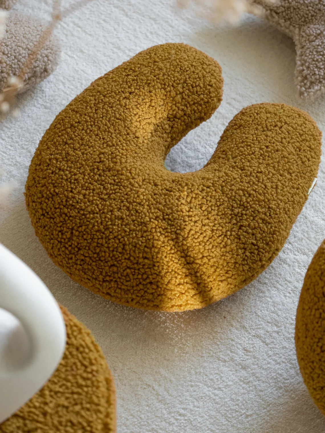 Hot Wigiwama Coussin en peluche U Arch Jaune moutarde