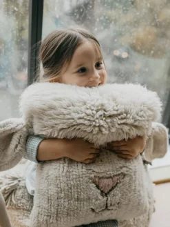 Discount Lorena Canals Coussin peluche en laine Sheep