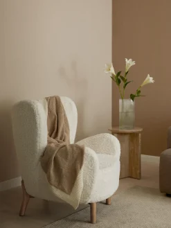 Hot Westwing Collection Fauteuil à oreilles tissu peluche Kalia Peluche blanc crème, bois de hêtre clair