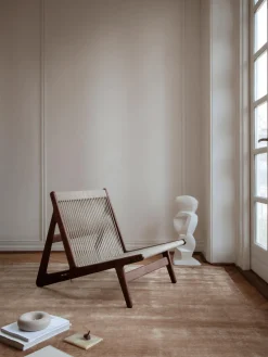 Best GUBI Fauteuil lounge artisanal en noyer avec coussin d'assise MR01 Initial Noyer, beige clair