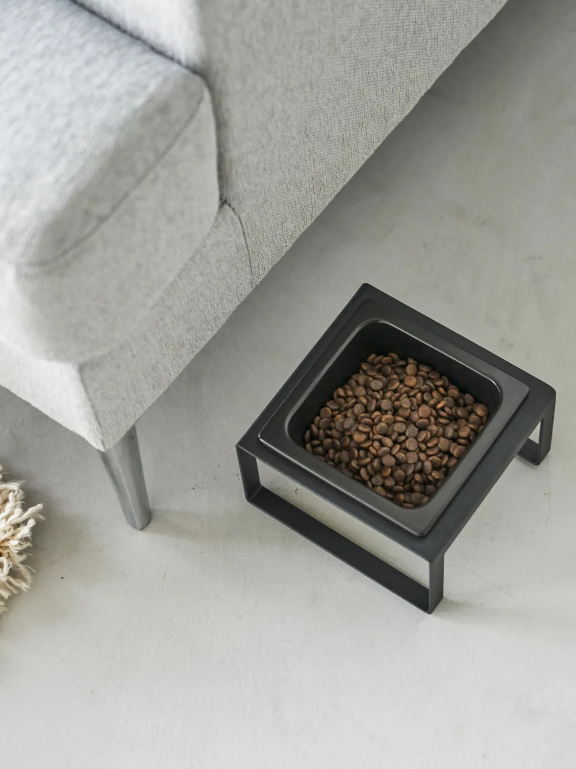 New Yamazaki Gamelle pour animaux domestiques avec support Tower Noir