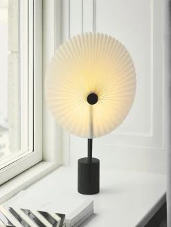 Outlet Gejst Grande lampe à poser LED mobile Liris, intensité lumineuse variable Blanc, noir
