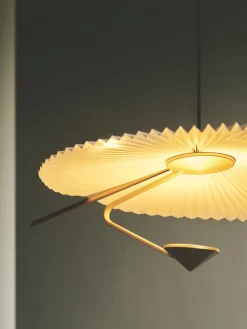 New Gejst Grande suspension LED Liris, intensité lumineuse variable Blanc, doré