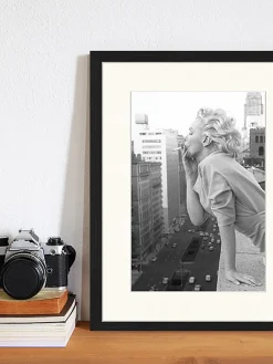 Discount Any Image Impression numérique encadrée Marilyn At The Ambassador Hotel New York
