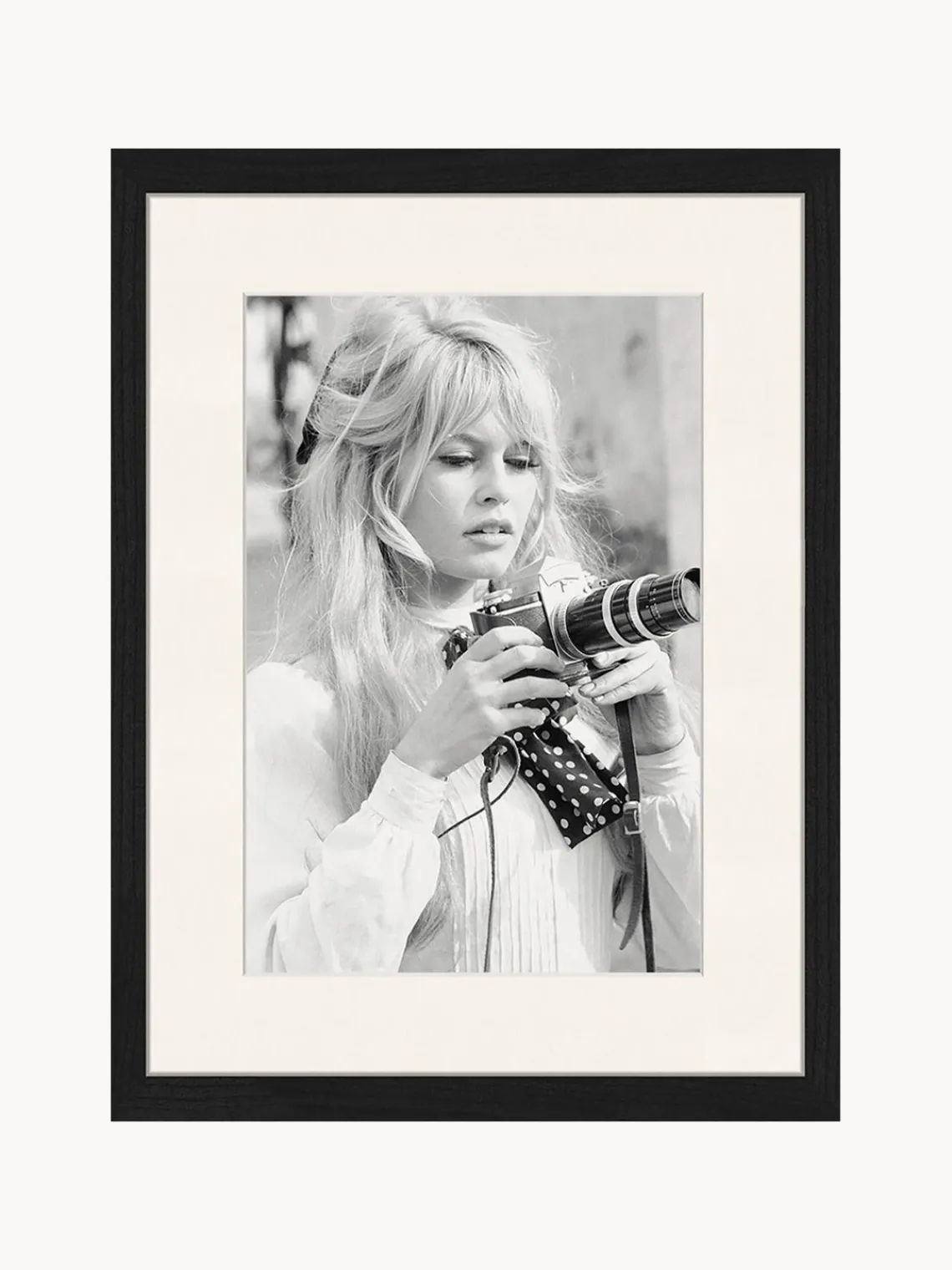 Fashion Any Image Impression numérique encadrée Brigitte With Her Camera