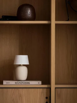 Hot Audo Copenhagen Lampe à poser avec port USB et intensité variable Torso Blanc crème, blanc cassé
