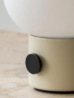 Sale Audo Copenhagen Lampe à poser avec port USB JWDA, intensité lumineuse variable Blanc, beige