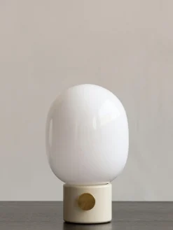 Sale Audo Copenhagen Lampe à poser avec port USB JWDA, intensité lumineuse variable Blanc, beige clair, doré