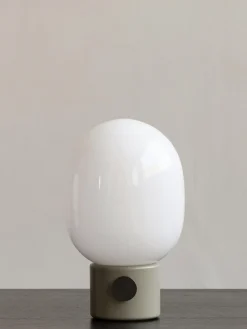 Fashion Audo Copenhagen Lampe à poser avec port USB JWDA, intensité lumineuse variable Blanc, vert sauge, noir