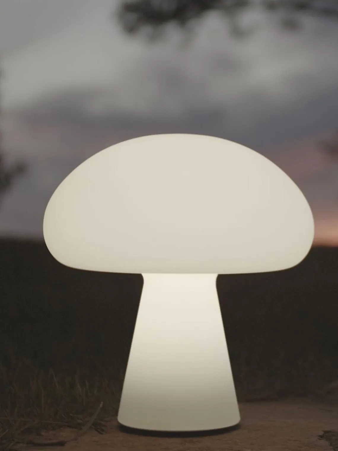 Sale GUBI Lampe à poser LED mobile avec port USB Obello, intensité lumineuse variable