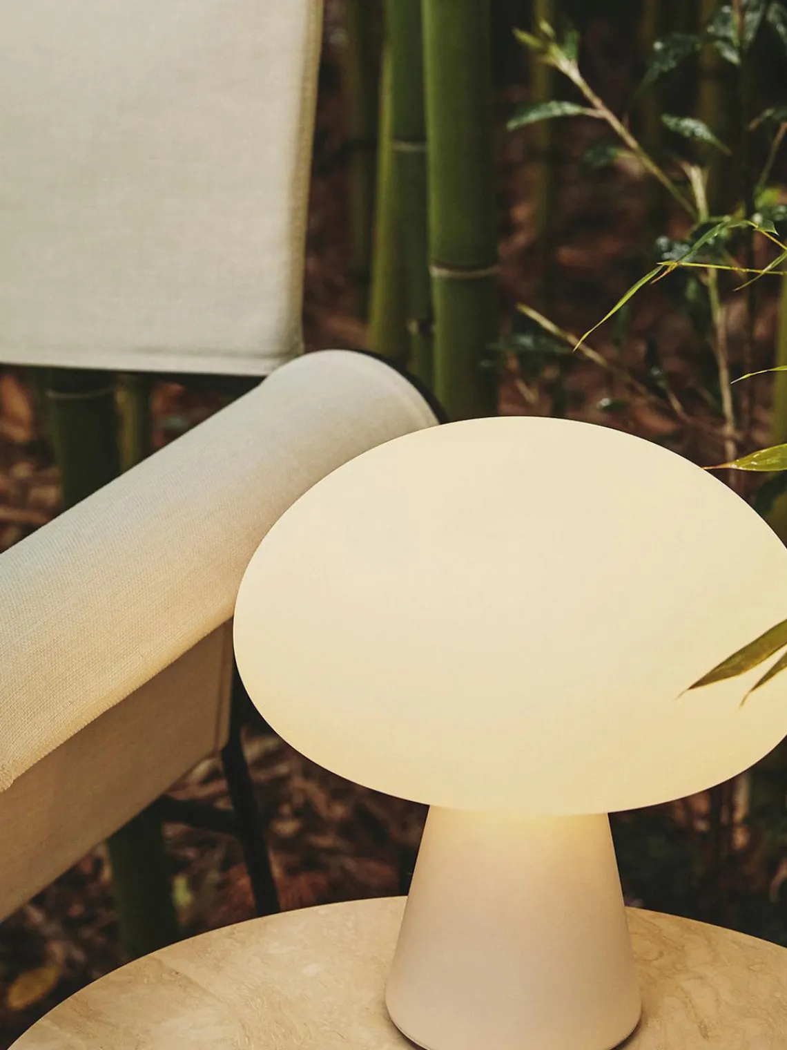 Sale GUBI Lampe à poser LED mobile avec port USB Obello, intensité lumineuse variable