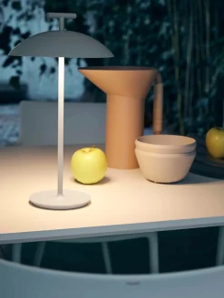 Sale Kartell Lampe à poser LED mobile intérieure/extérieure Mini Geen-A, intensité lumineuse variable Blanc