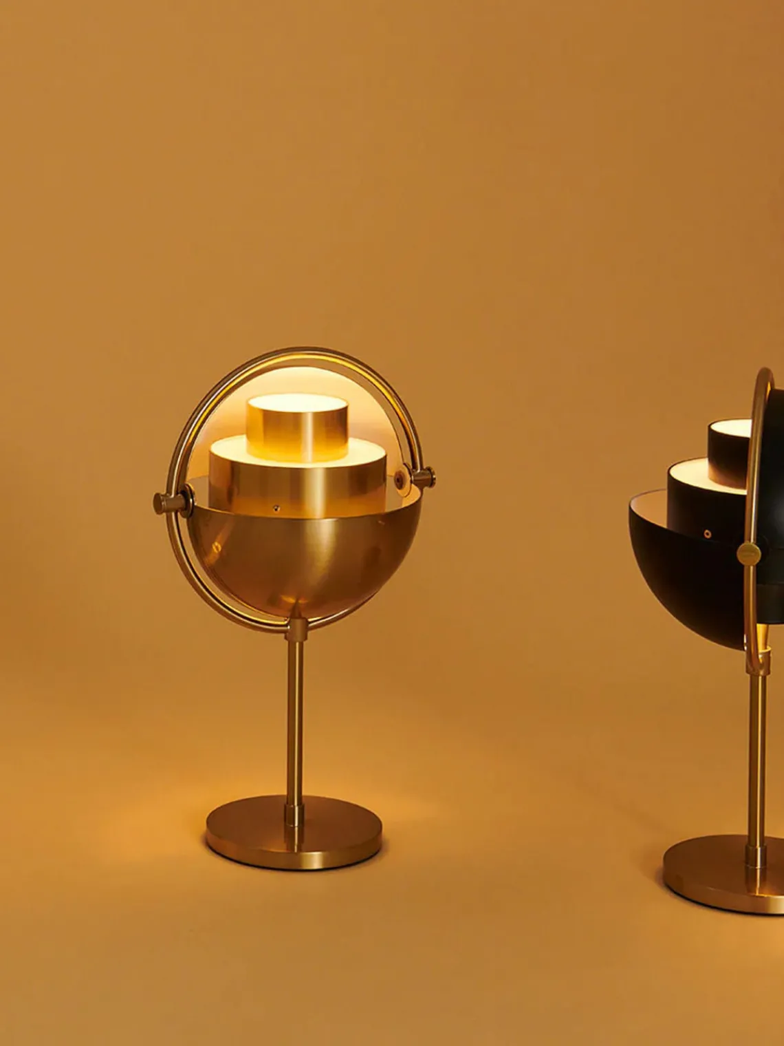 Online GUBI Lampe à poser mobile Multi-Lite, intensité lumineuse variable Doré, haute brillance