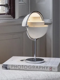 Discount GUBI Lampe à poser mobile Multi-Lite, intensité lumineuse variable Blanc mat, argenté haute brillance