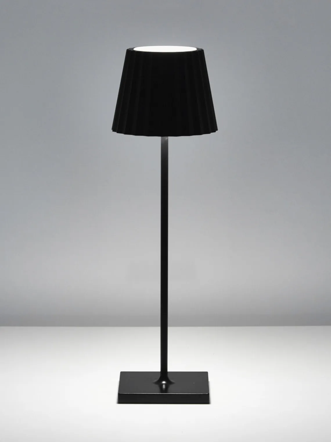Fashion sompex Lampe d'extérieur LED mobile intensité variable Trellia Noir