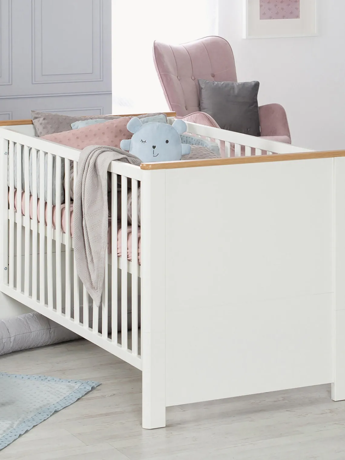 Outlet Roba Kids Lit de bébé en bois réglable en hauteur Ava, 70 x 140 cm