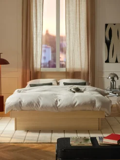 Fashion Westwing Collection Lit en bois avec rangement Sato Bois de chêne, clair